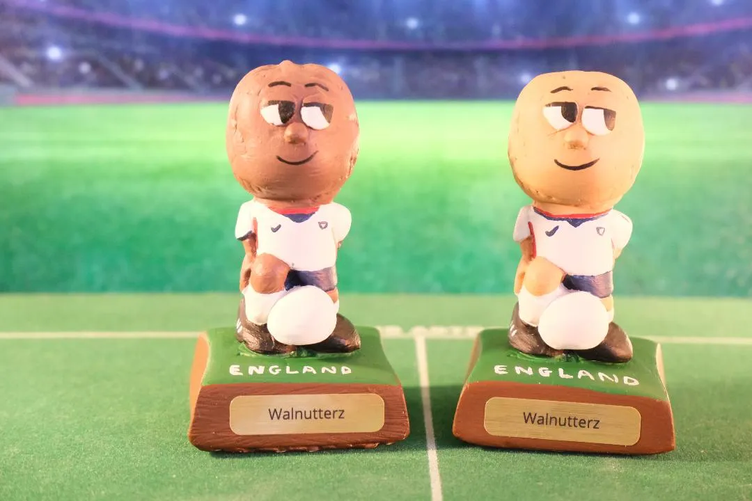 The Three Lions in miniature.